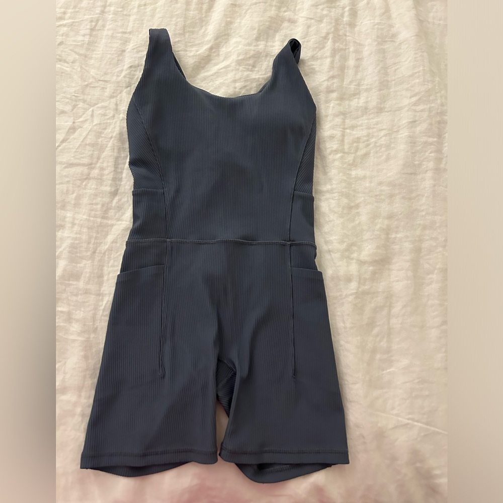 Athleta short romper with pockets
